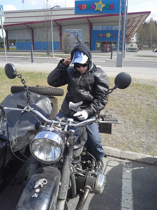 Ensin siellä oli vain poika ja me...