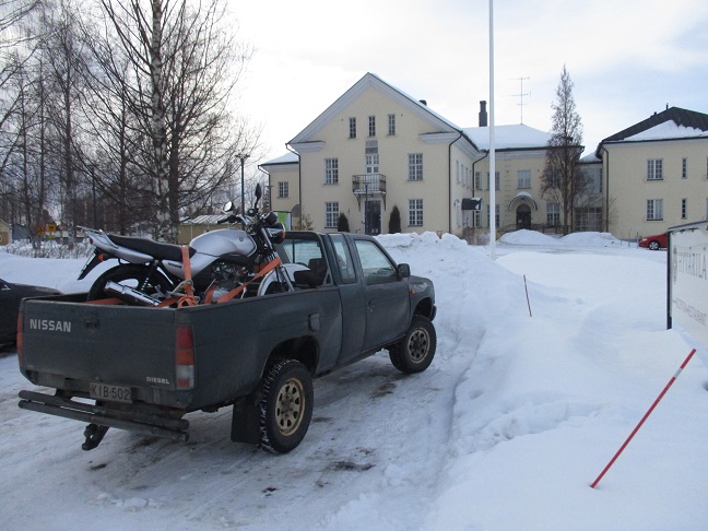 Pielisen päässä jamaha ratsunin selässä