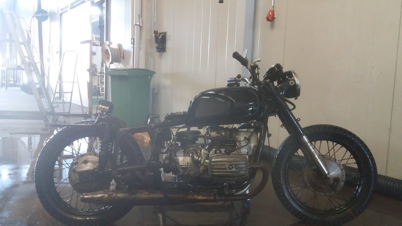 kiiltää ku kasa multaa