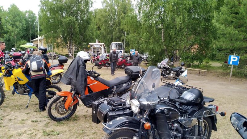 Mommilan kyläpuoti