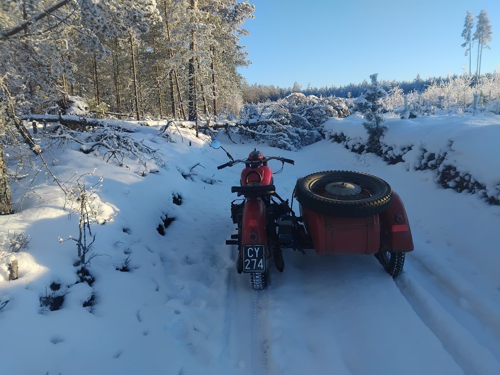 Kirveelle töitä.jpg