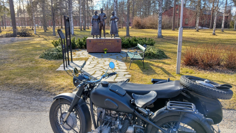 Suomen evakot patsas