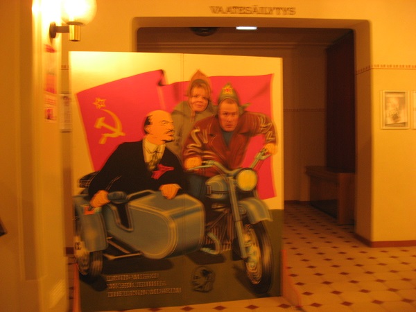 Leninin kanssa Ural-ajelulla.jpg